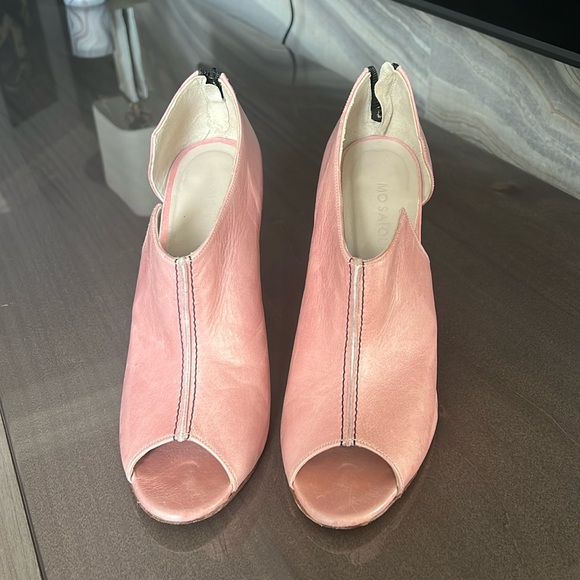 Mo Saique Henri Block Heel in Pale Pink - Picture 2 of 7